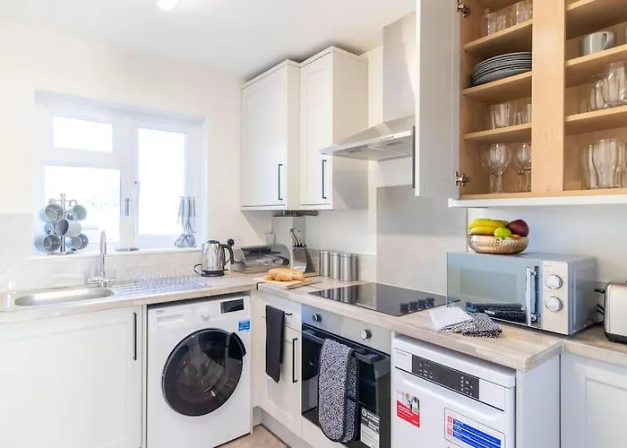 Stunning Sea View 2 Bedroom Sleeps 6- Free Parking