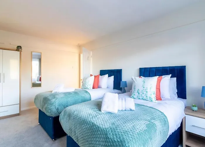 Stunning Sea View 2 Bedroom Sleeps 6- Free Parking