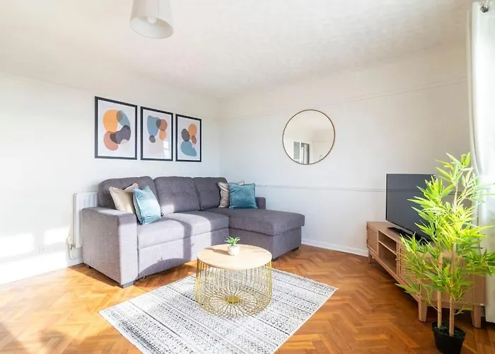 Stunning Sea View 2 Bedroom Sleeps 6- Free Parking